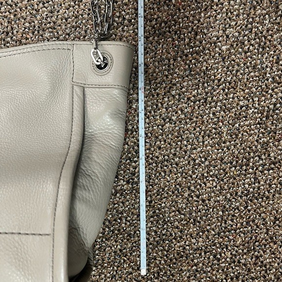 Tory Burch Britten Leather Slouchy Tote - Picture 12 of 14